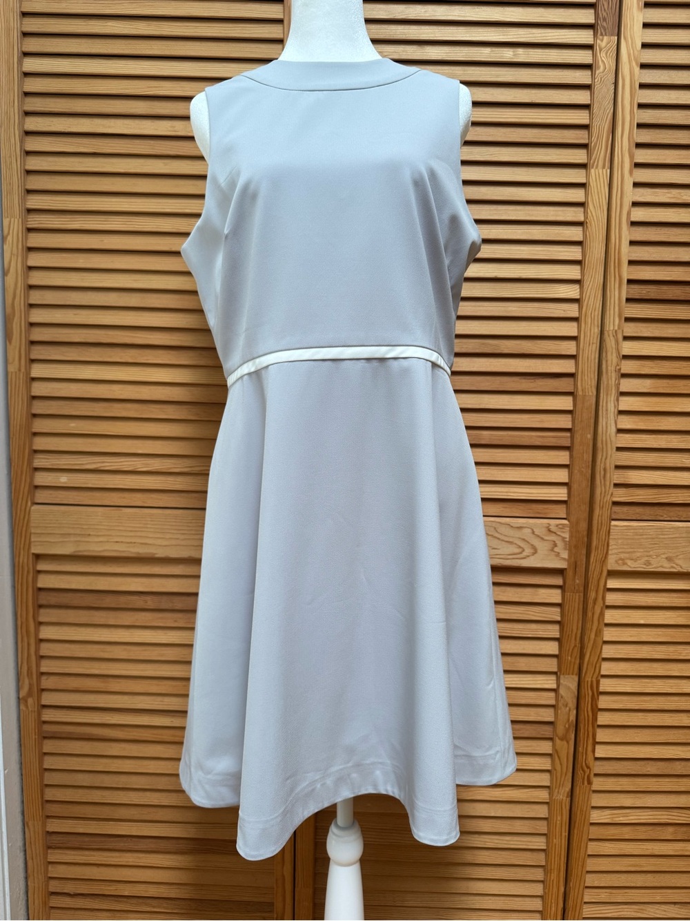 Camilyn Beth Light Gray Sleeveless Fit & Flare Dress Size 10 Coquette Modest